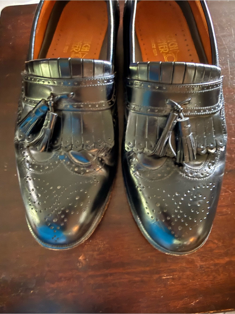 Vintage Y2K French Shriner men’s black slip on loafers with tassels. Size 10 1/2